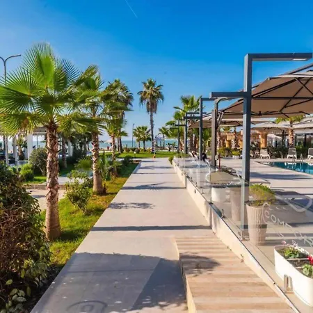 The Beachfront Bliss By Premium Selection Apartment *